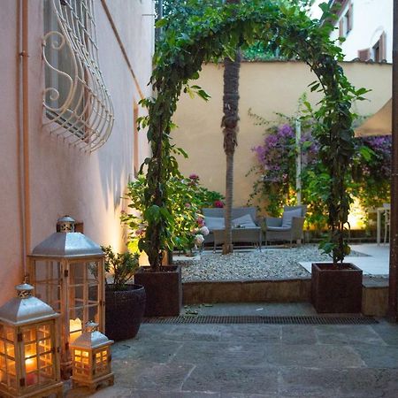 לוקה B&B Residenza Di Via Fontana מראה חיצוני תמונה