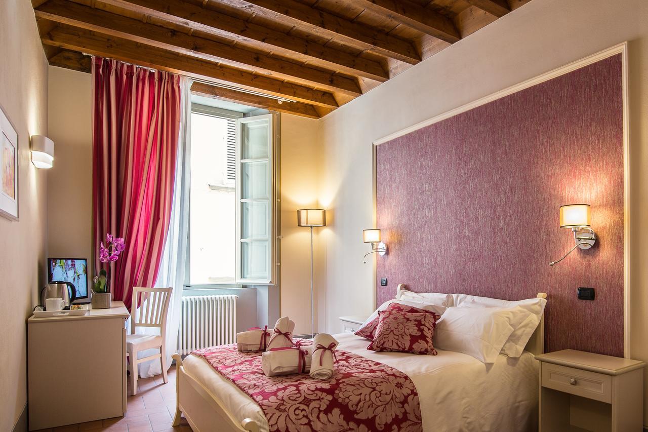 לוקה B&B Residenza Di Via Fontana מראה חיצוני תמונה