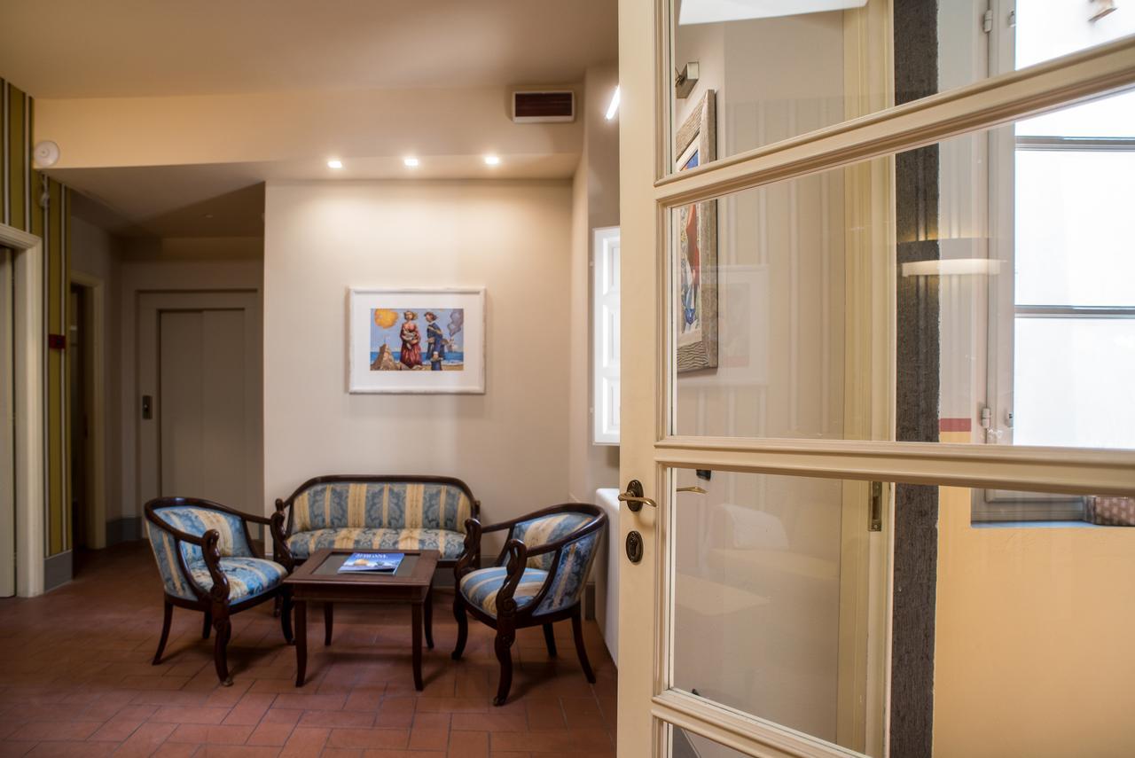 לוקה B&B Residenza Di Via Fontana מראה חיצוני תמונה