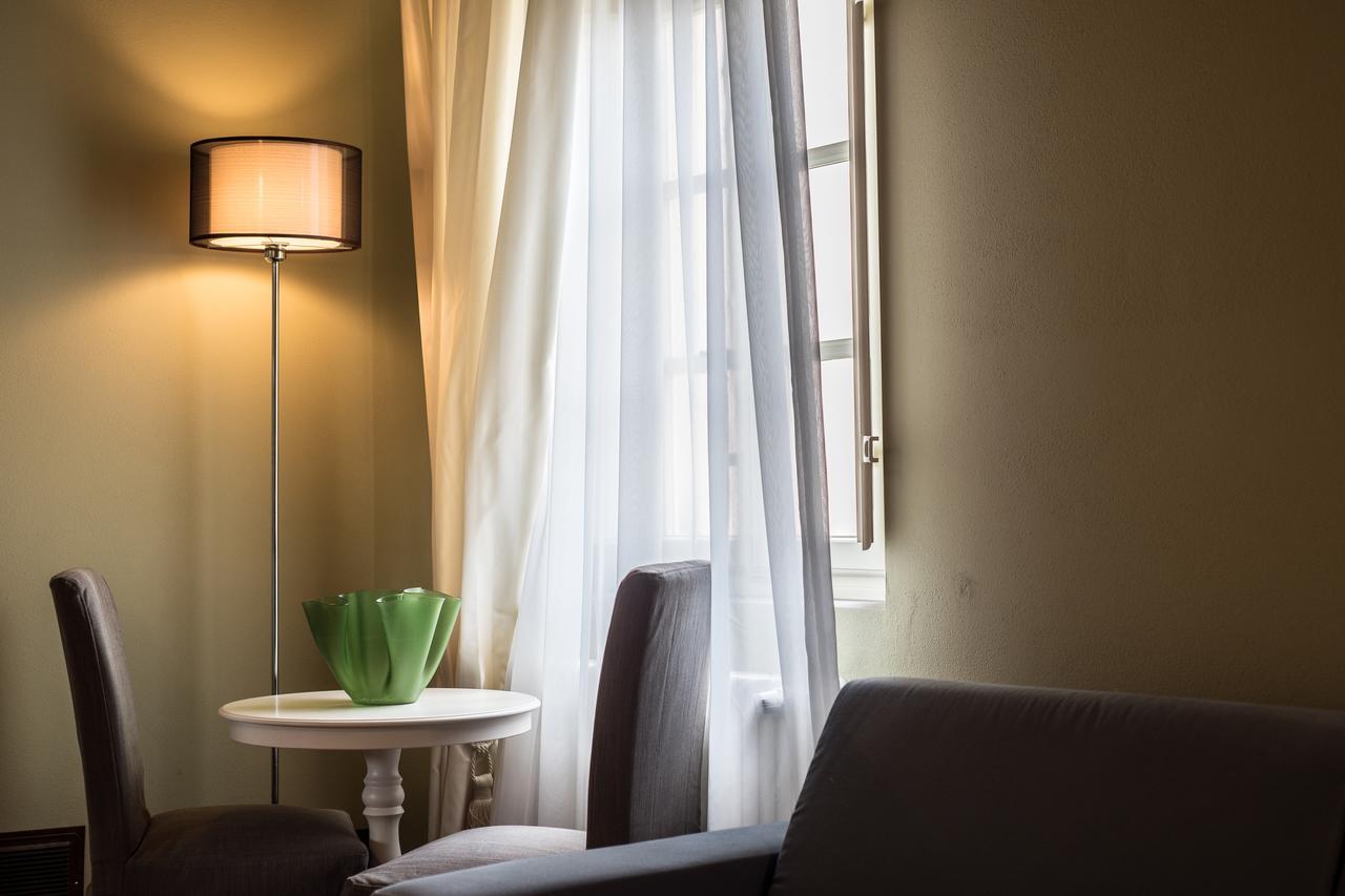לוקה B&B Residenza Di Via Fontana מראה חיצוני תמונה