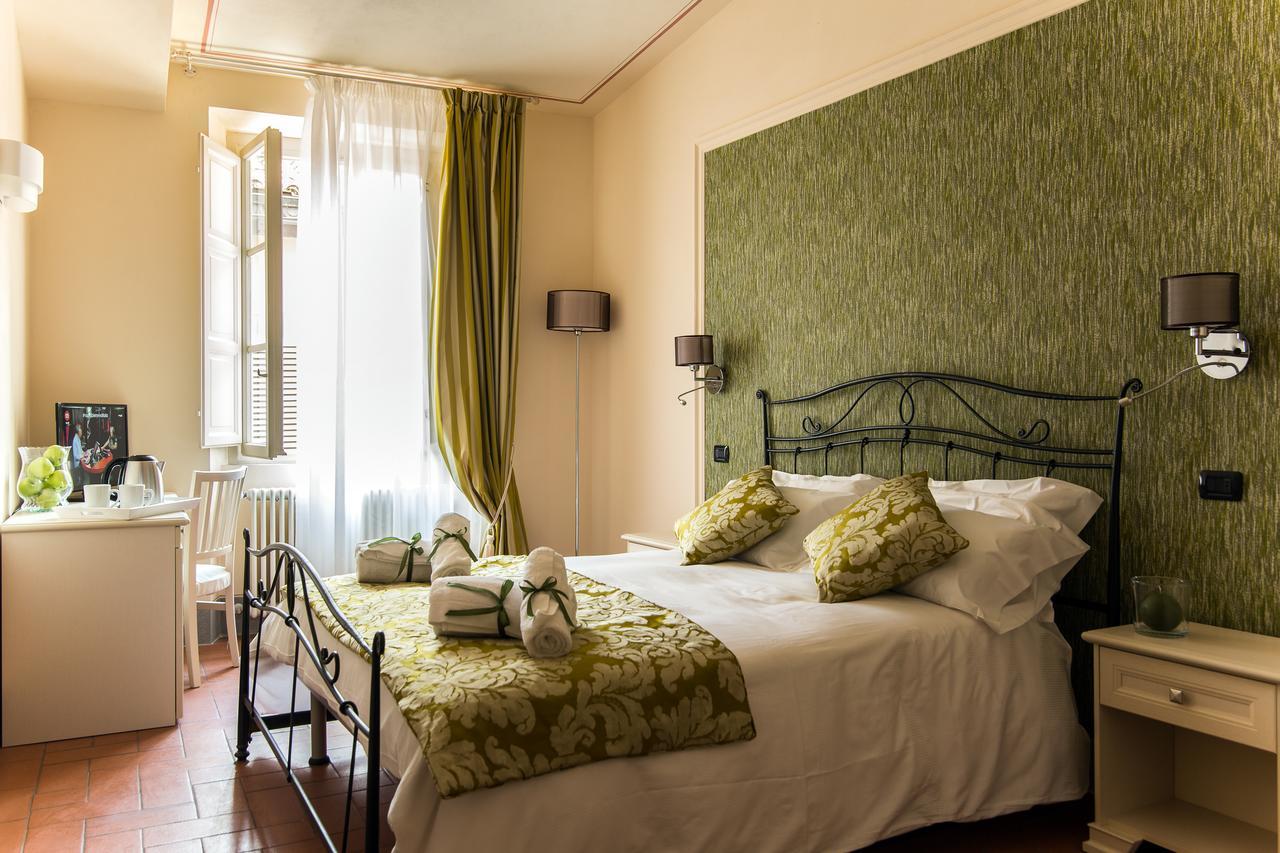 לוקה B&B Residenza Di Via Fontana מראה חיצוני תמונה