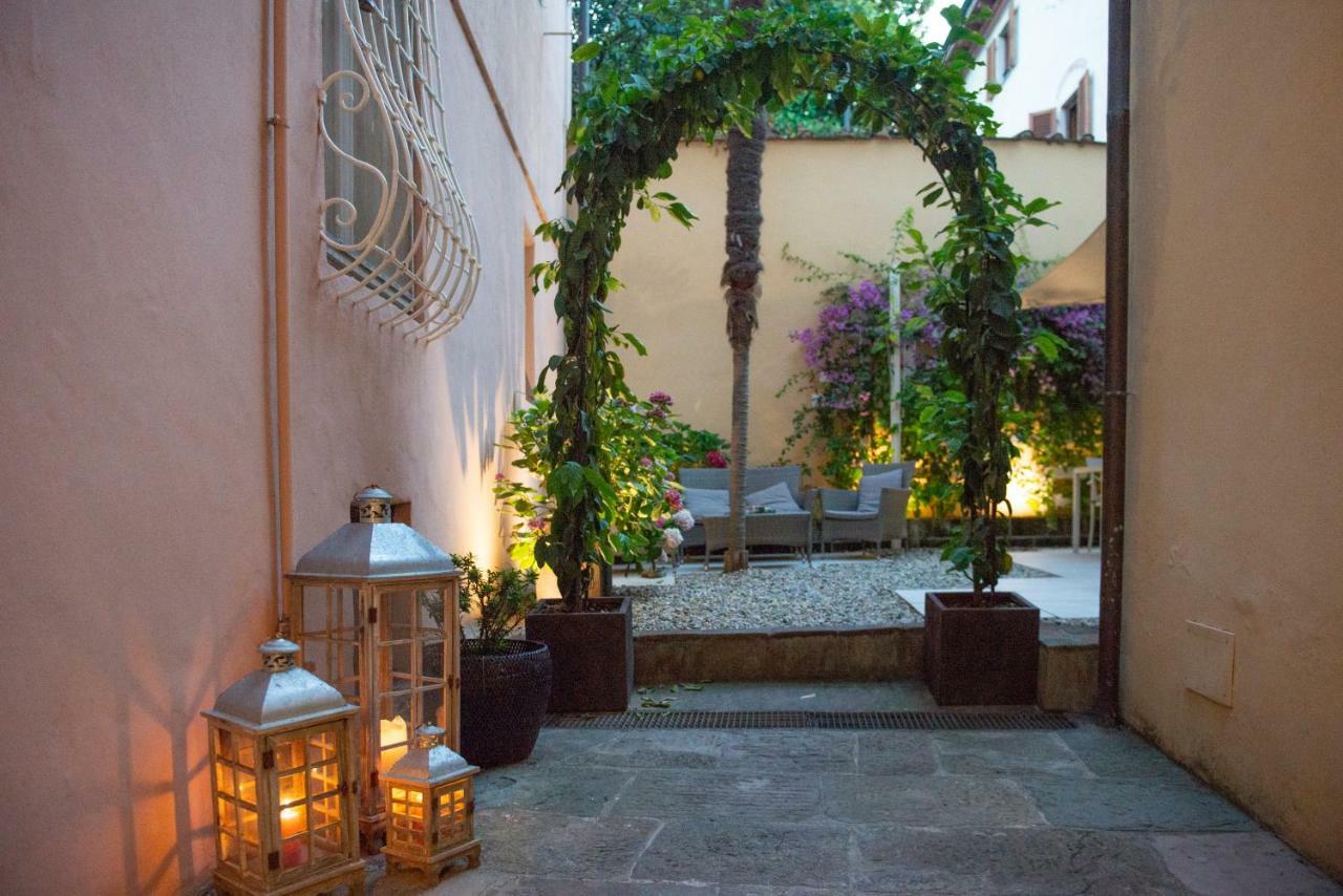 לוקה B&B Residenza Di Via Fontana מראה חיצוני תמונה