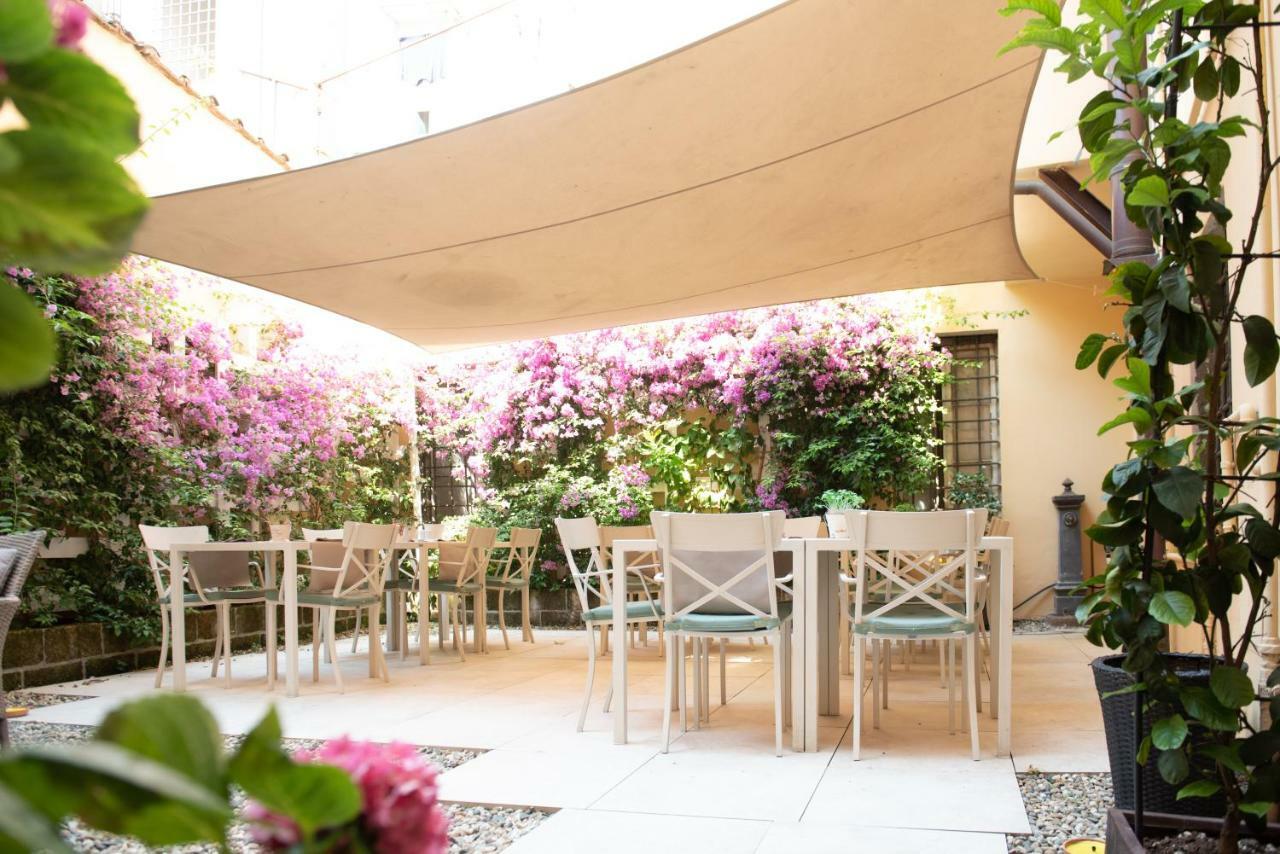 לוקה B&B Residenza Di Via Fontana מראה חיצוני תמונה