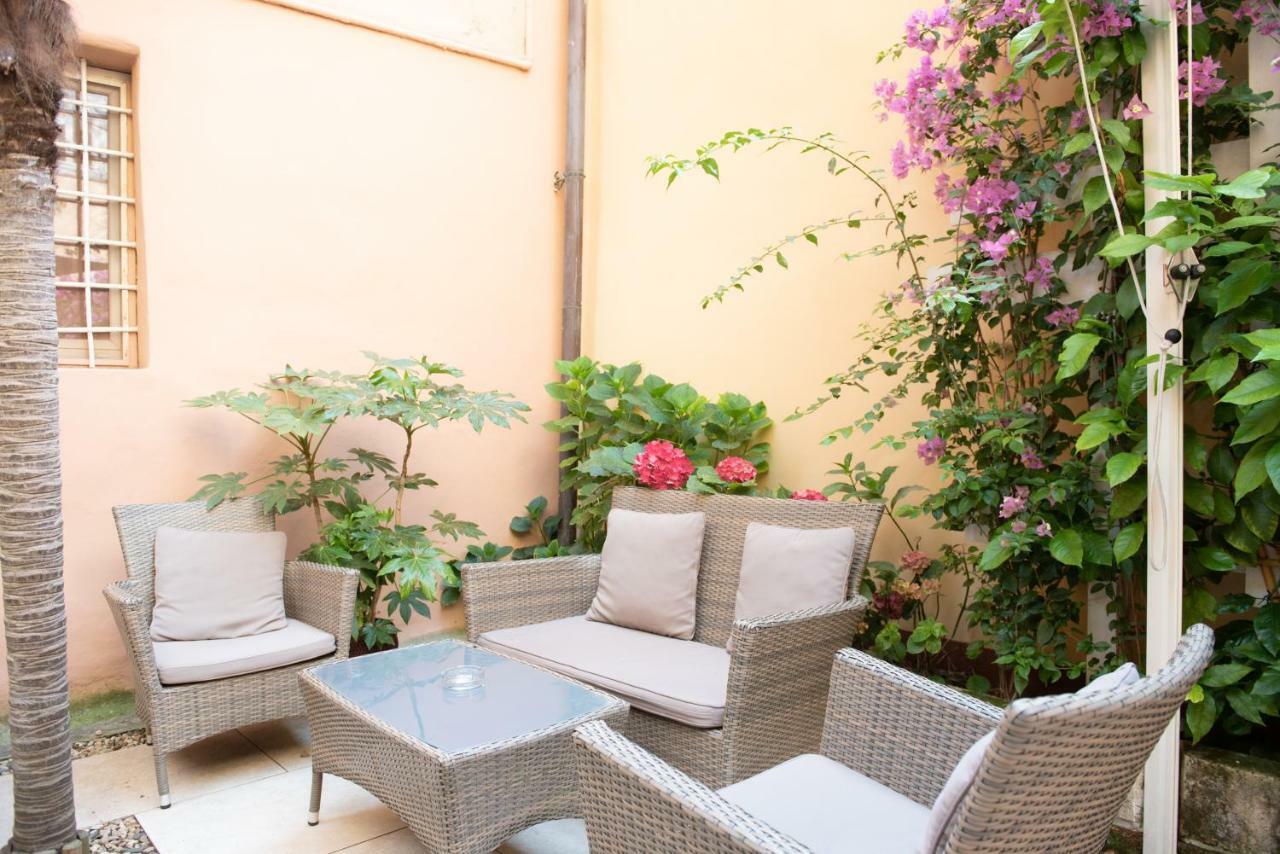 לוקה B&B Residenza Di Via Fontana מראה חיצוני תמונה
