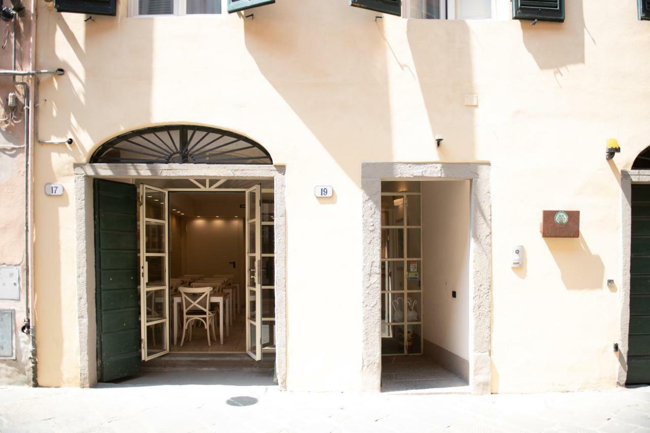 לוקה B&B Residenza Di Via Fontana מראה חיצוני תמונה